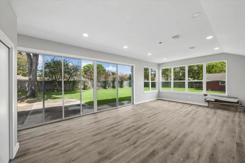608 Tanglewood Drive Friendswood, TX 77546