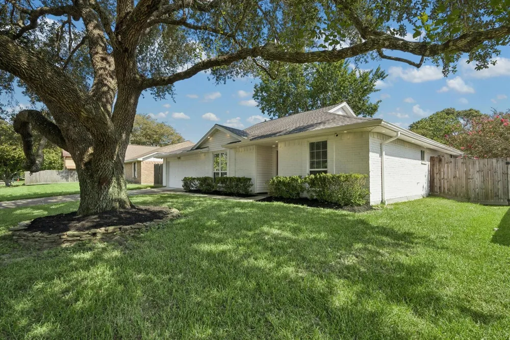 608 Tanglewood Drive Friendswood, TX 77546