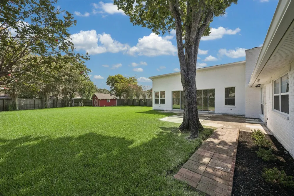 608 Tanglewood Drive Friendswood, TX 77546