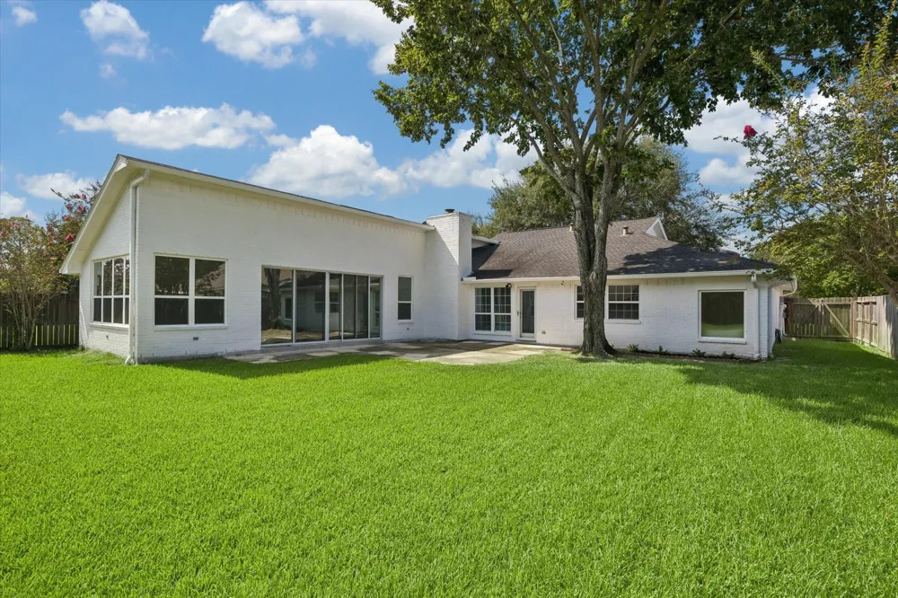 608 Tanglewood Drive Friendswood, TX 77546