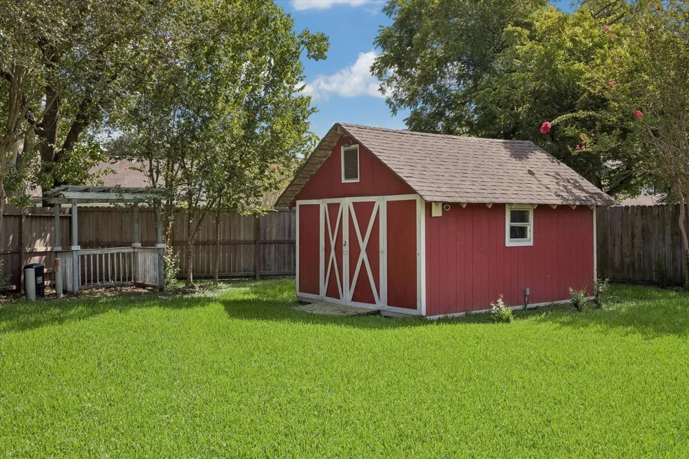 608 Tanglewood Drive Friendswood, TX 77546