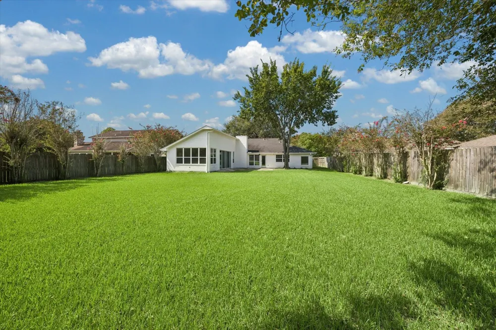 608 Tanglewood Drive Friendswood, TX 77546