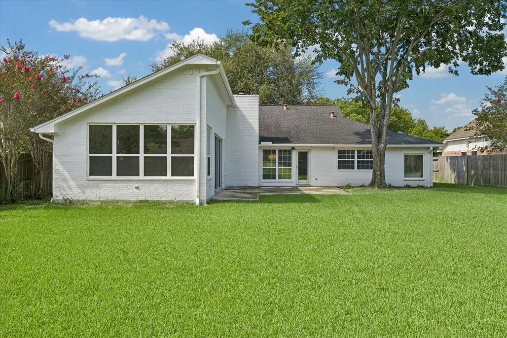 608 Tanglewood Drive Friendswood, TX 77546