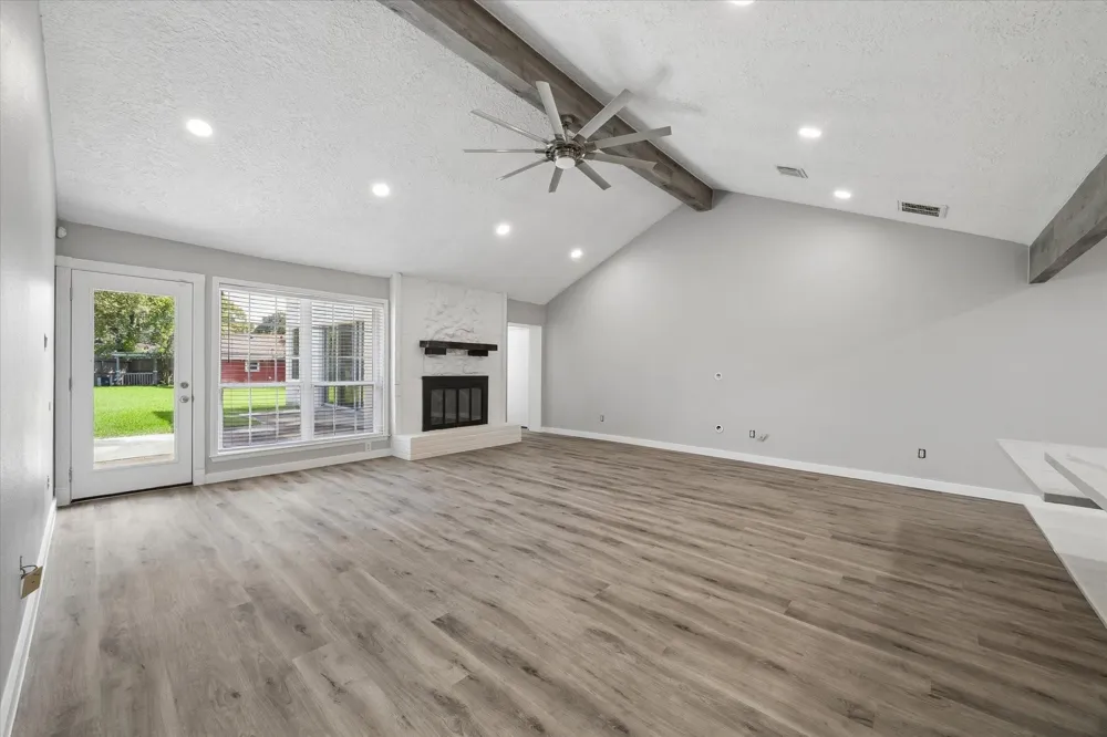 608 Tanglewood Drive Friendswood, TX 77546