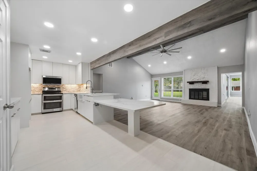 608 Tanglewood Drive Friendswood, TX 77546