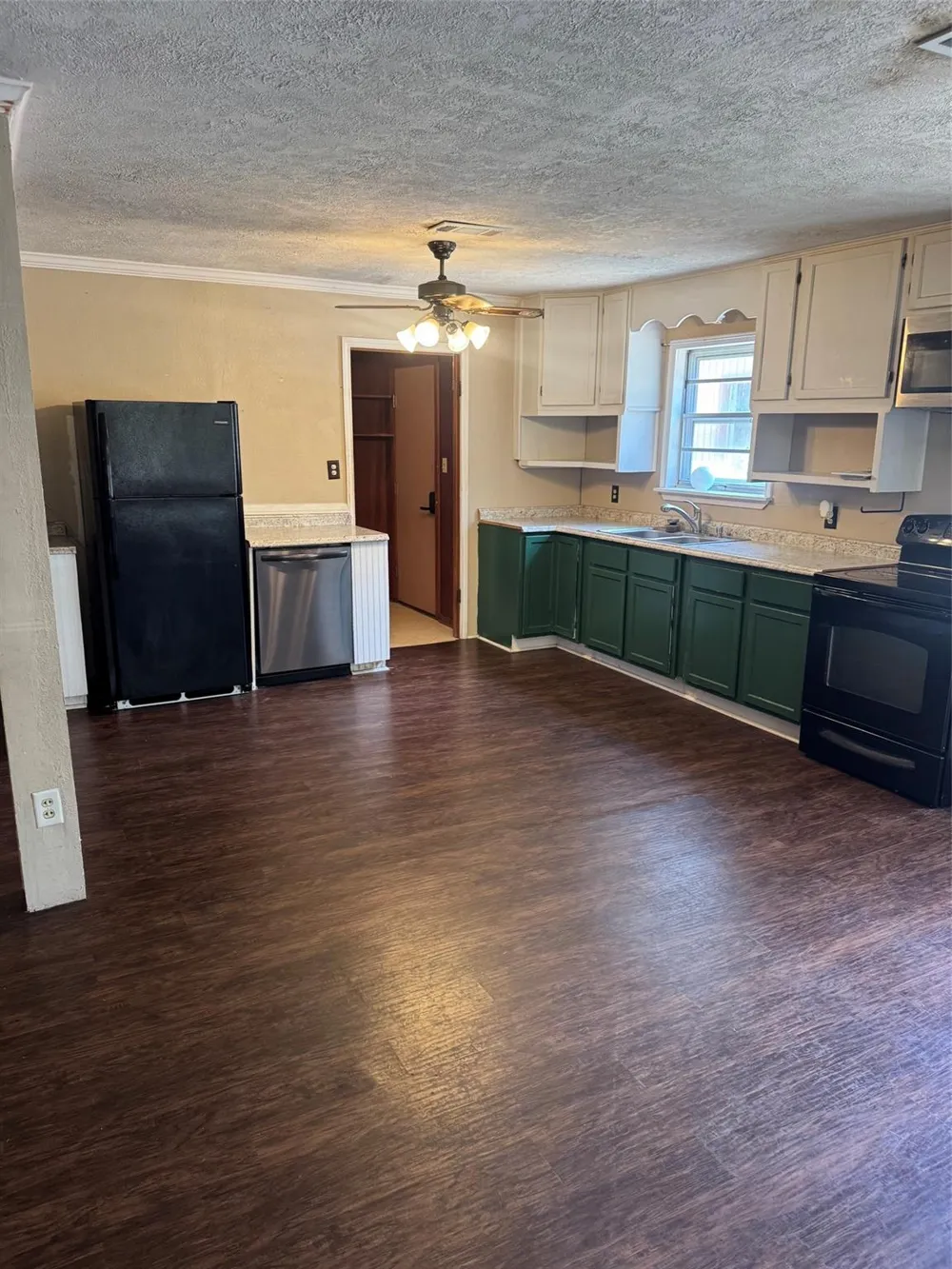 606 Hickory Street Colmesneil, TX 75938