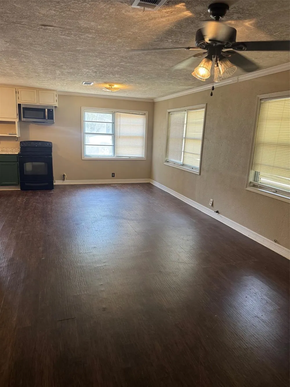 606 Hickory Street Colmesneil, TX 75938