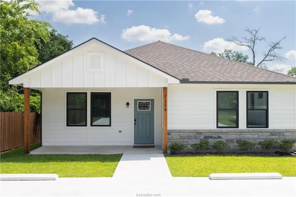 1114 E 25th Street Bryan, TX 77803