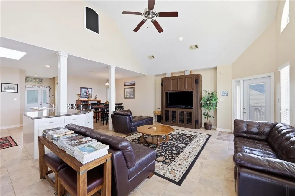 207 Heartfield Lane Anahuac, TX 77514
