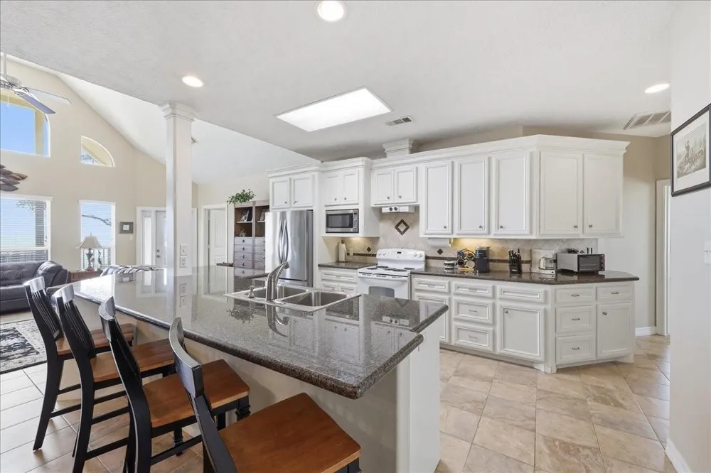207 Heartfield Lane Anahuac, TX 77514