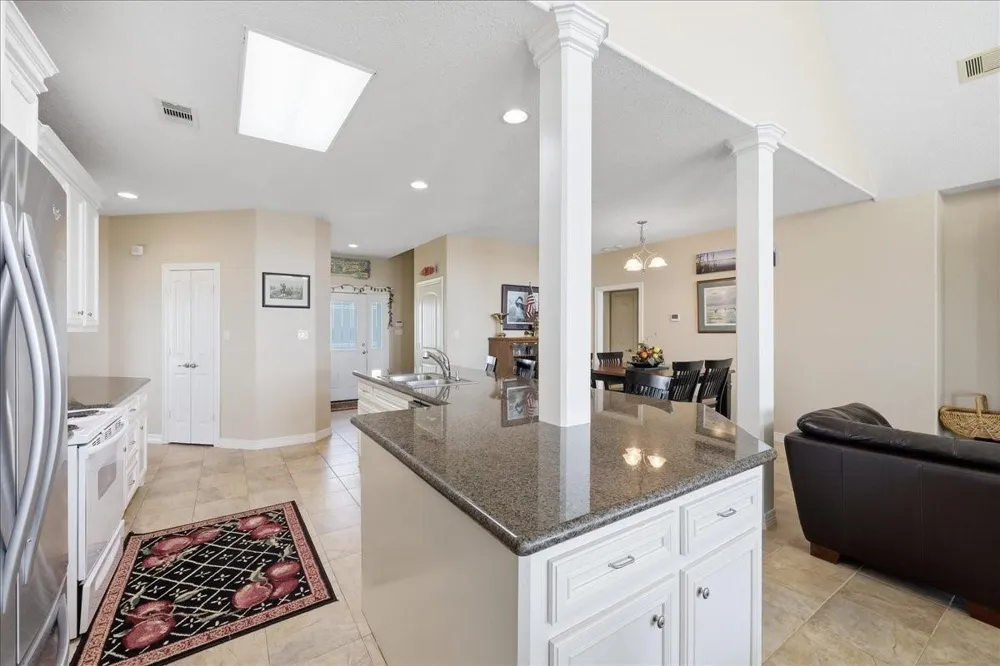 207 Heartfield Lane Anahuac, TX 77514