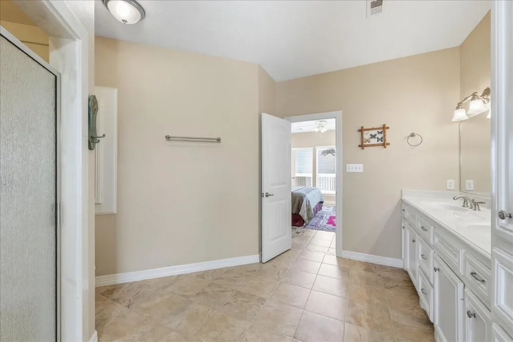 207 Heartfield Lane Anahuac, TX 77514