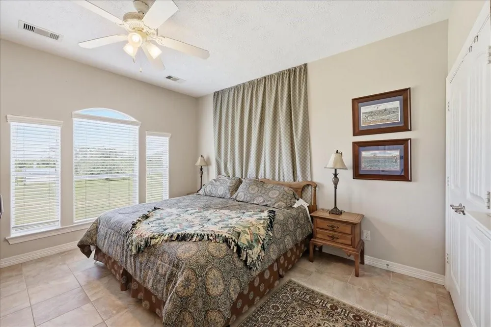 207 Heartfield Lane Anahuac, TX 77514