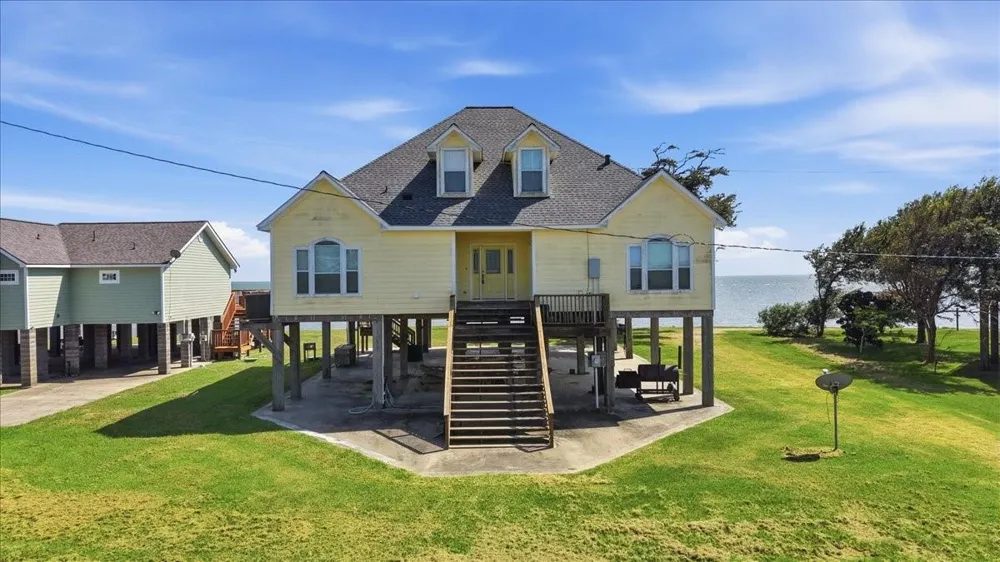207 Heartfield Lane Anahuac, TX 77514