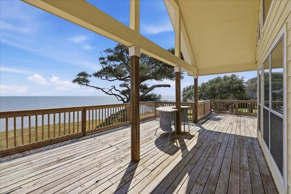 207 Heartfield Lane Anahuac, TX 77514