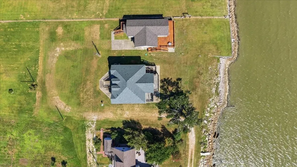 207 Heartfield Lane Anahuac, TX 77514