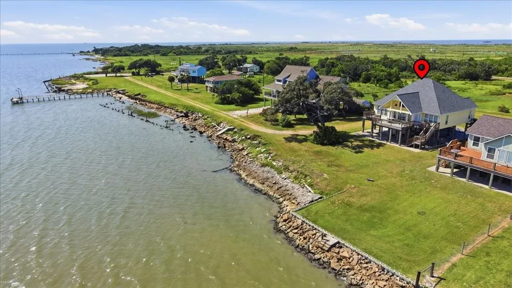 207 Heartfield Lane Anahuac, TX 77514