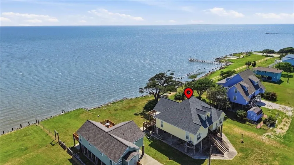 207 Heartfield Lane Anahuac, TX 77514