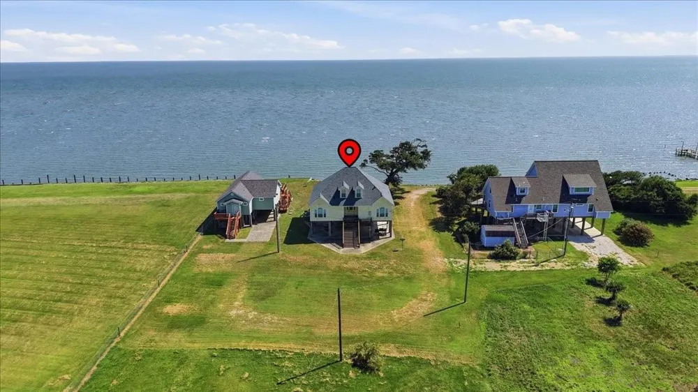 207 Heartfield Lane Anahuac, TX 77514