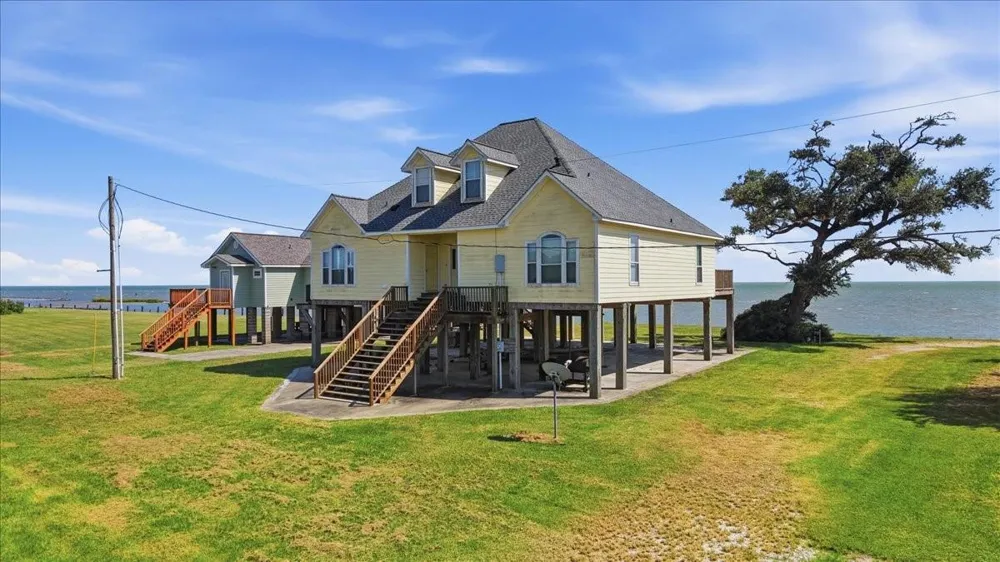 207 Heartfield Lane Anahuac, TX 77514