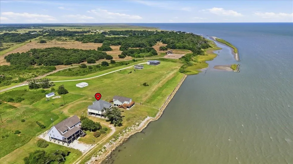 207 Heartfield Lane Anahuac, TX 77514