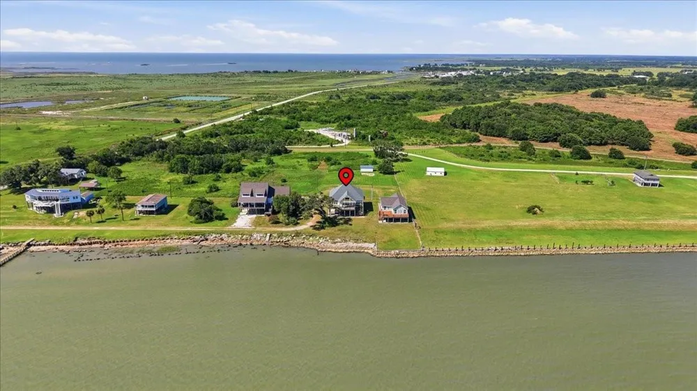 207 Heartfield Lane Anahuac, TX 77514