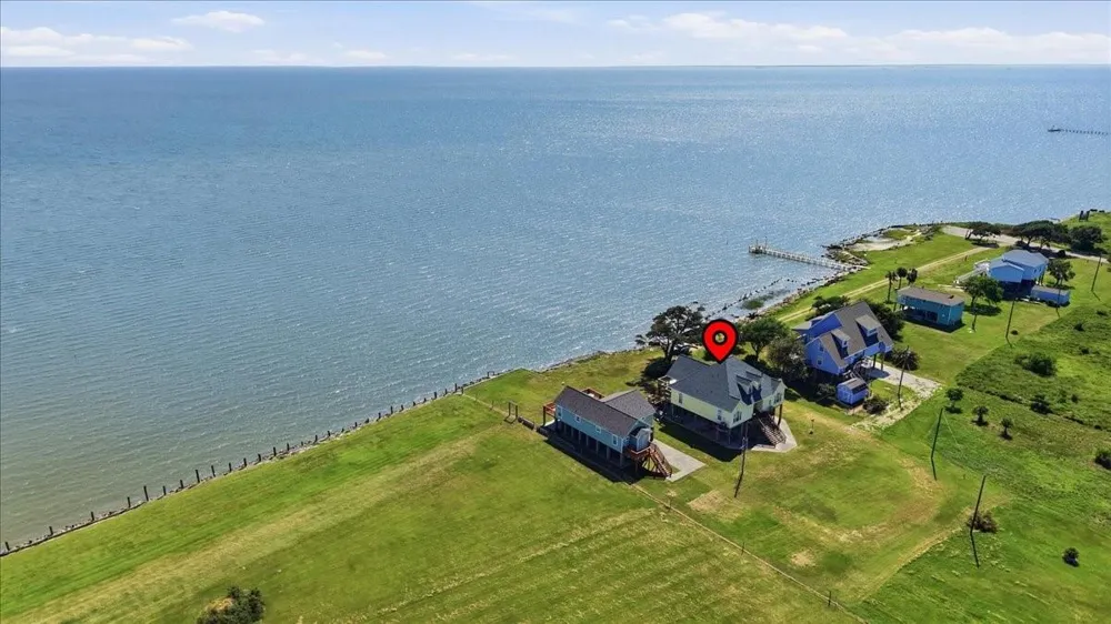 207 Heartfield Lane Anahuac, TX 77514