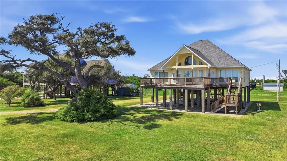207 Heartfield Lane Anahuac, TX 77514
