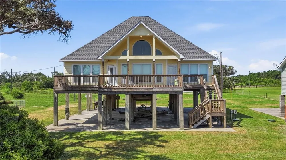 207 Heartfield Lane Anahuac, TX 77514