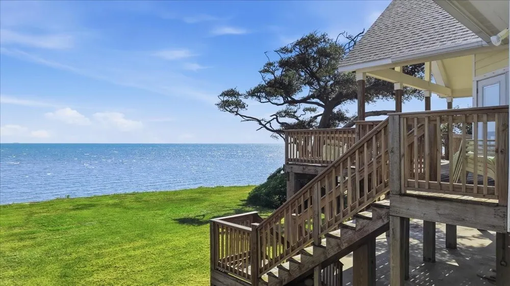 207 Heartfield Lane Anahuac, TX 77514