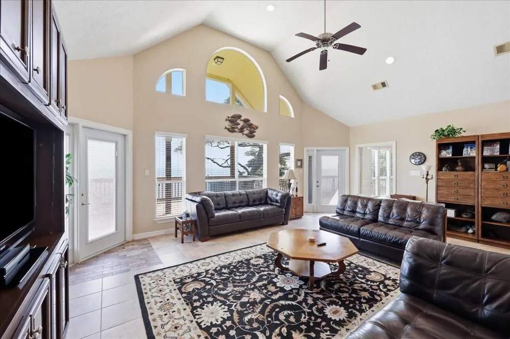 207 Heartfield Lane Anahuac, TX 77514