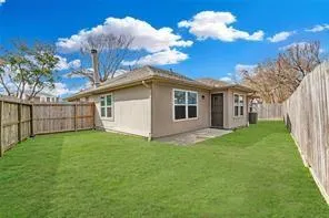 1835 Oak Ridge Drive Kemah, TX 77565