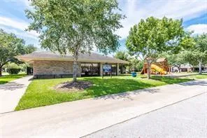 1835 Oak Ridge Drive Kemah, TX 77565