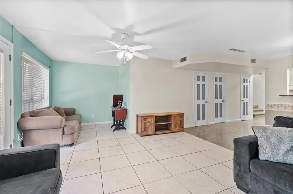 1025 Willow Oaks Circle Pasadena, TX 77506