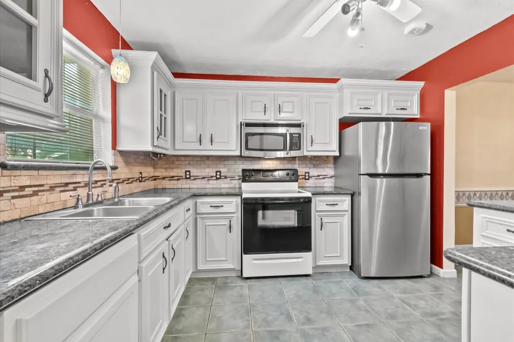 1025 Willow Oaks Circle Pasadena, TX 77506