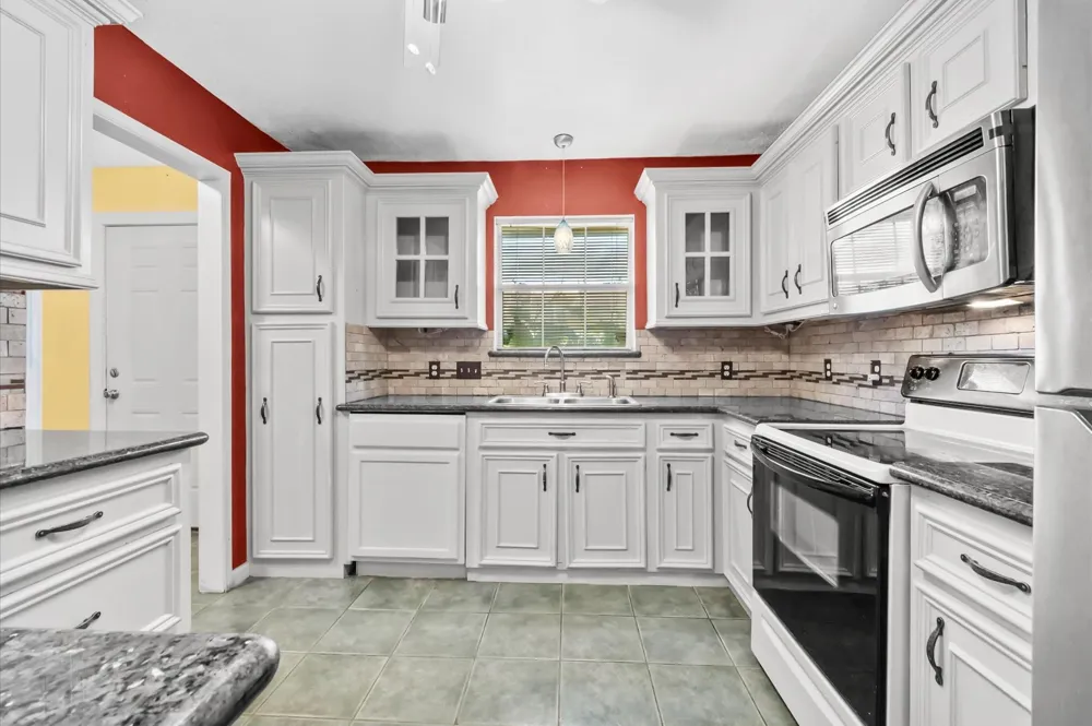 1025 Willow Oaks Circle Pasadena, TX 77506