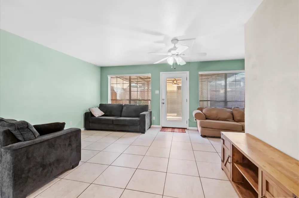 1025 Willow Oaks Circle Pasadena, TX 77506