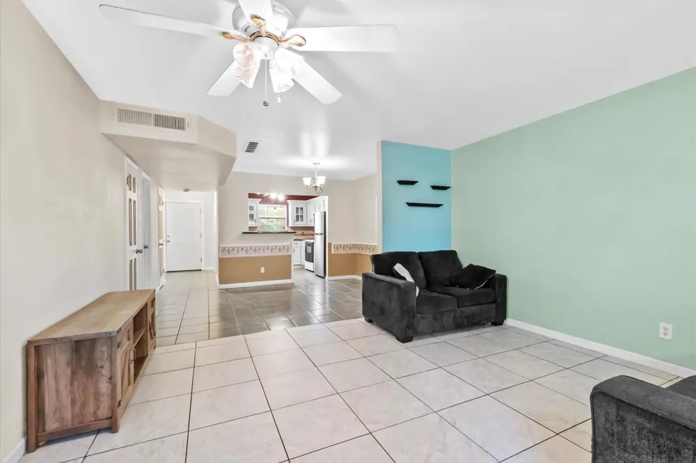 1025 Willow Oaks Circle Pasadena, TX 77506