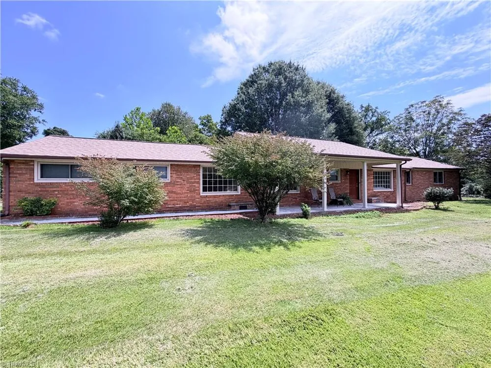 226 White Plains Road Roaring River, NC 28669