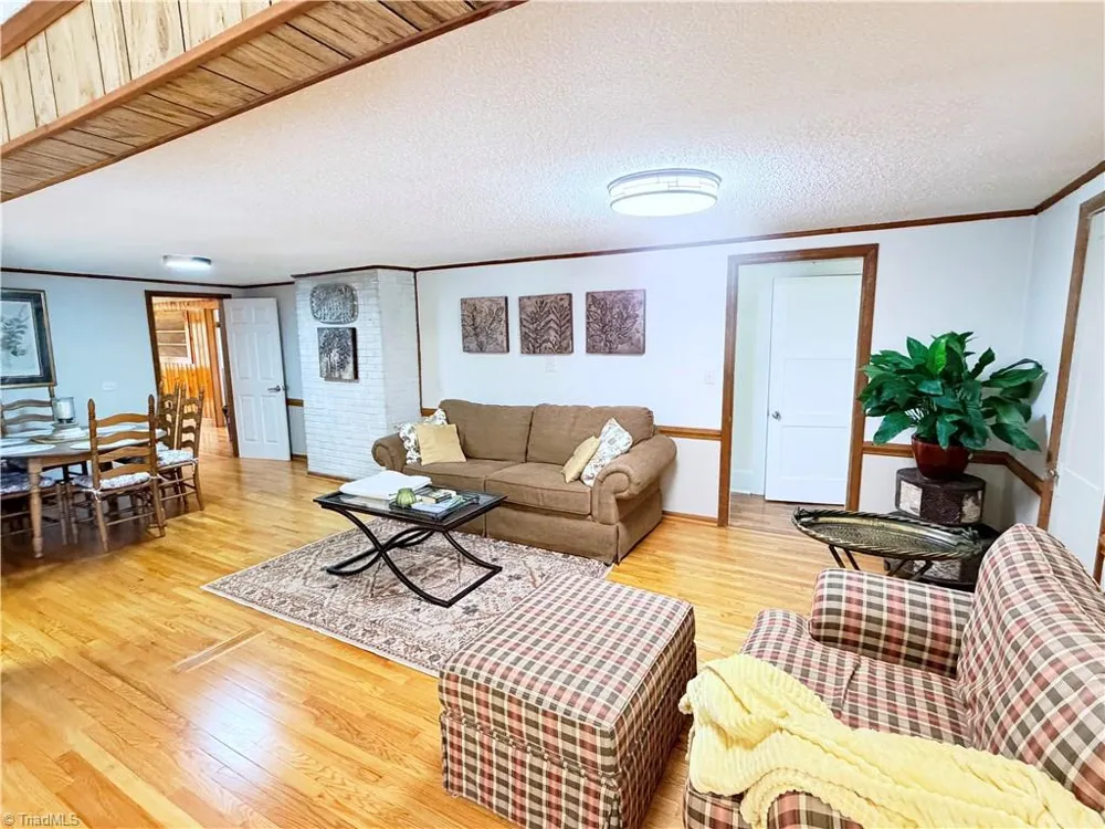 226 White Plains Road Roaring River, NC 28669