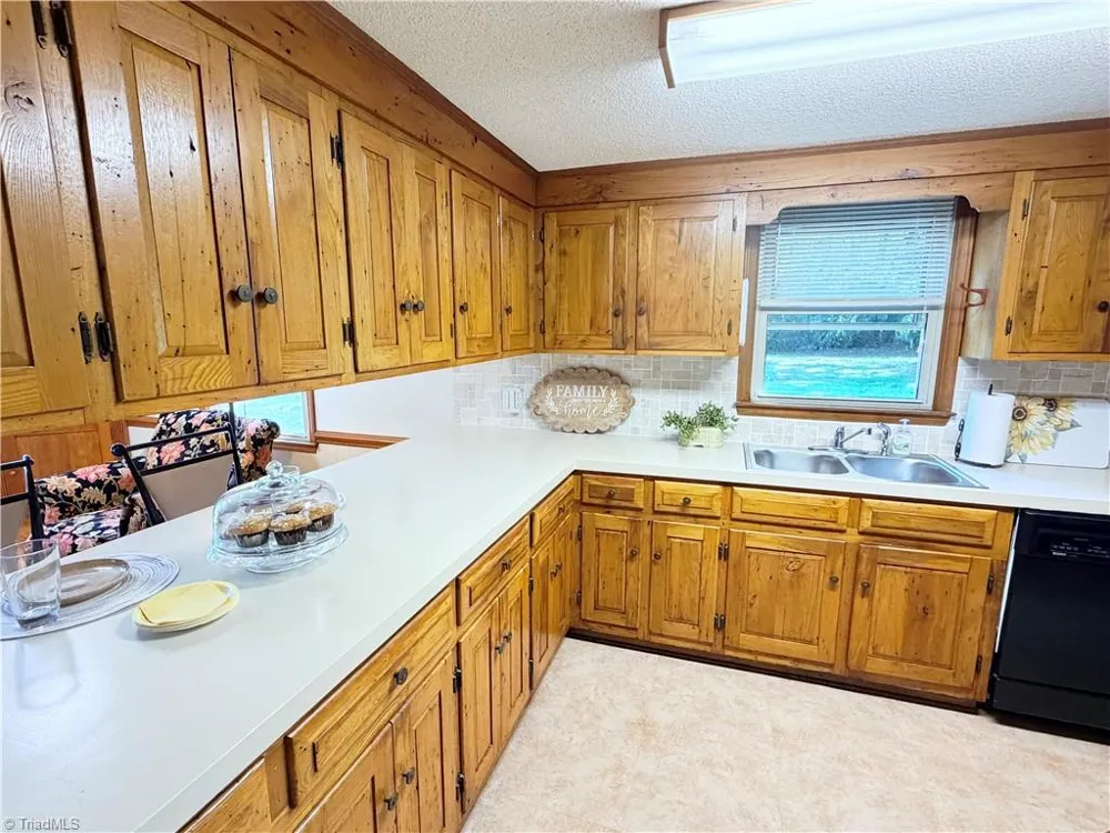 226 White Plains Road Roaring River, NC 28669