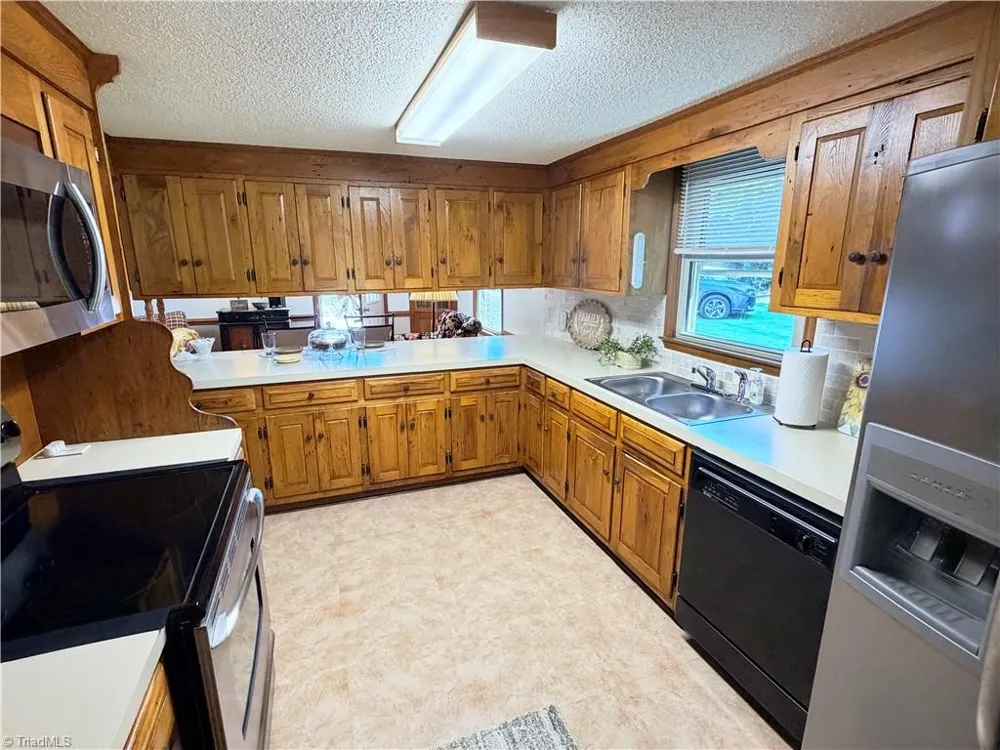 226 White Plains Road Roaring River, NC 28669