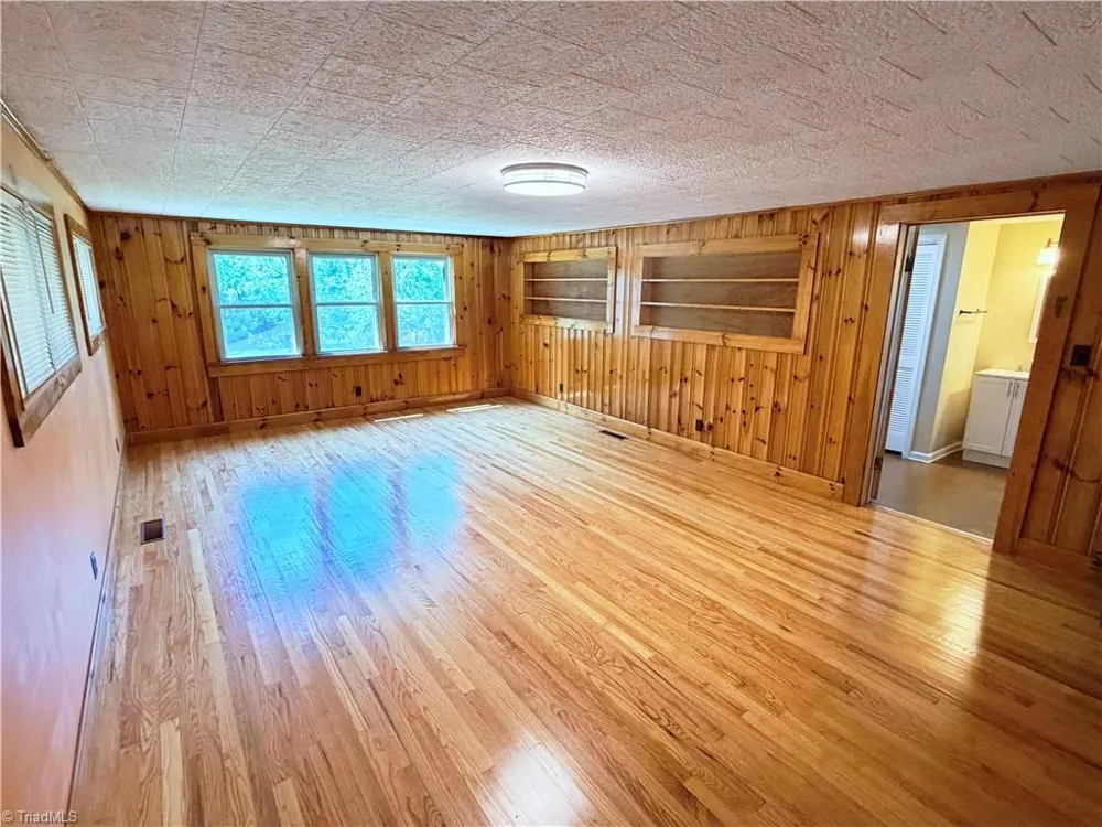 226 White Plains Road Roaring River, NC 28669