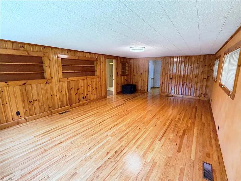 226 White Plains Road Roaring River, NC 28669