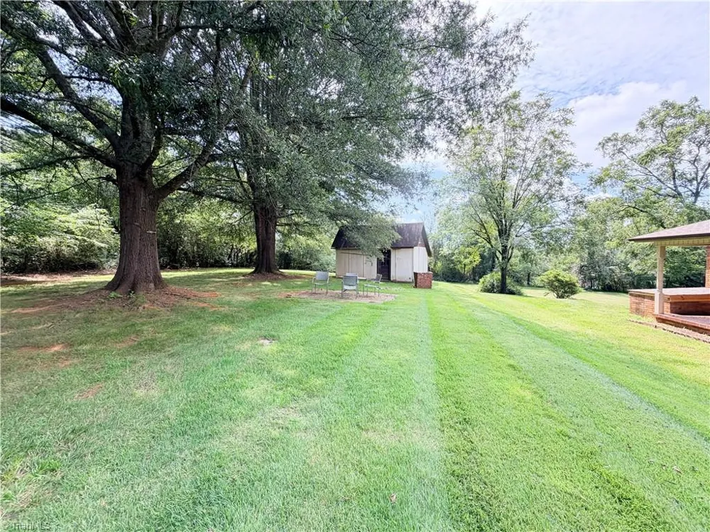 226 White Plains Road Roaring River, NC 28669