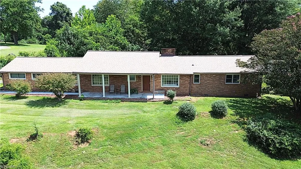 226 White Plains Road Roaring River, NC 28669