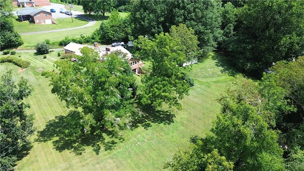 226 White Plains Road Roaring River, NC 28669
