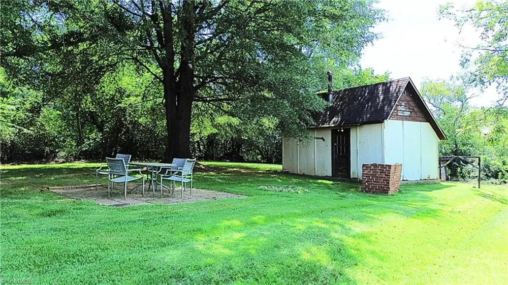 226 White Plains Road Roaring River, NC 28669