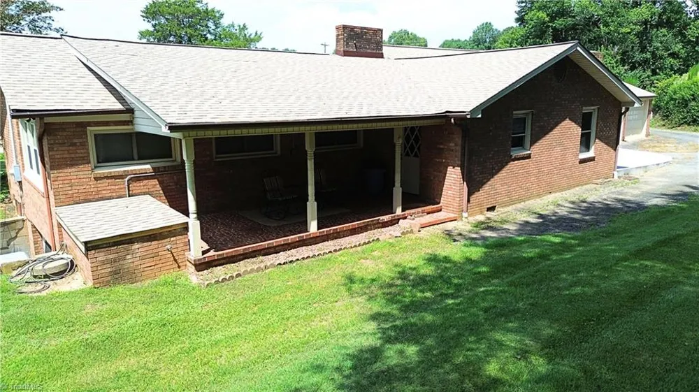 226 White Plains Road Roaring River, NC 28669