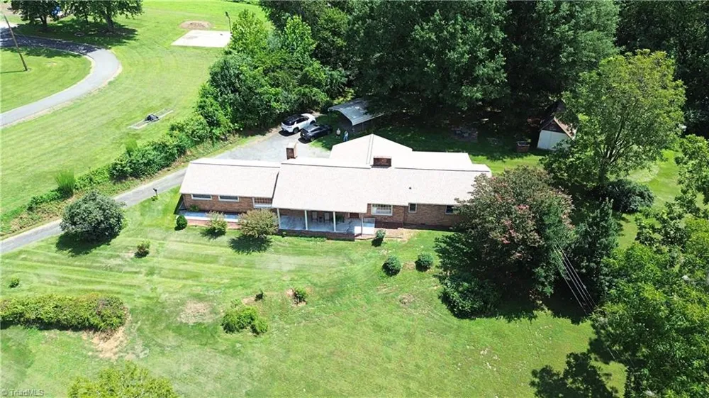 226 White Plains Road Roaring River, NC 28669